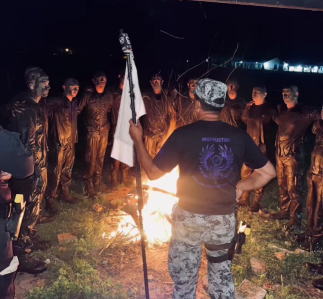 Tres policías paceños avanzan en el exigente Curso Internacional del G.O.M.